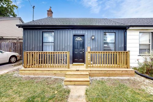 92 Aurora St, Hamilton, ON, L8N2P7 | Card Image