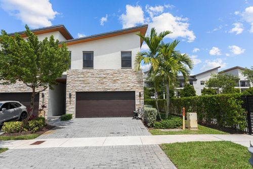 8005-8005 Nw 104th Ct, Doral, FL, 33178-4642 | Card Image
