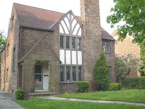 18431 Newell Rd, Shaker Heights, OH, 44122-5053 | Card Image