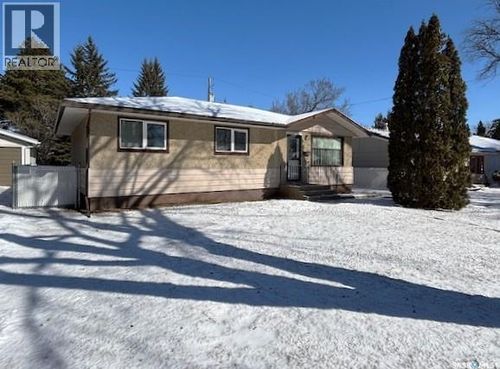 1238 Brown St, Moose Jaw, SK, S6H2Z7 | Card Image