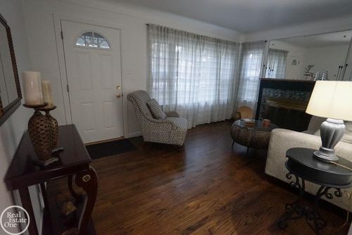 8600 Harding, Center Line, MI, 48015-1594 | Card Image