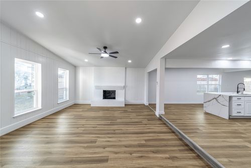 934 Meadowdale Cir, Garland, TX, 75043-2727 | Card Image