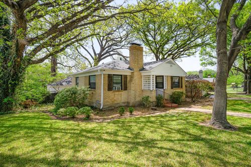 910 Reverchon Dr, Dallas, TX, 75211-2337 | Card Image