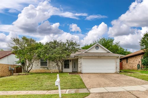 6433 Westridge Dr, Watauga, TX, 76148-1430 | Card Image