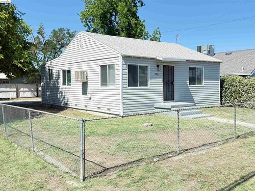 2353 Robindale Ave, Stockton, CA, 95205 | Card Image