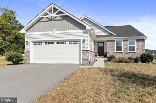100 Plum Tree Ln, MARTINSBURG, WV, 25403-1727 | Card Image