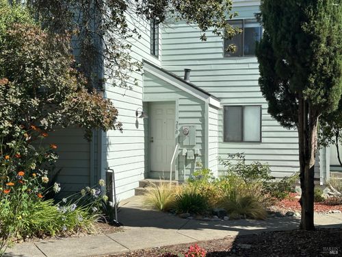 230 Courtyards E, Windsor, CA, 95492-9545 | Card Image
