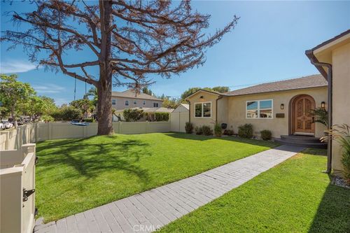4001 Elm Ave, Long Beach, CA, 90807-2706 | Card Image