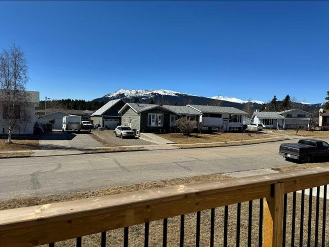 11402 Norris Crescent, Home with 3 bedrooms, 1 bathrooms and 2 parking in Grande Cache AB | Image 4