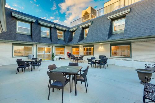 425-2635 Eversyde Avenue Sw, Calgary, AB, T2Y5G9 | Card Image