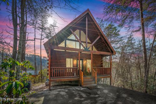 1110 Elm Ct, Sevierville, TN, 37876-9324 | Card Image