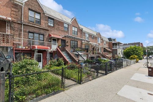 3809 48th Ave, Long Island City, NY, 11101-1819 | Card Image