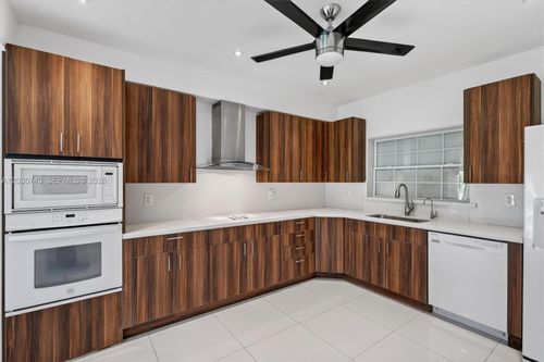10-d-8875 Sw 62nd Ter, Miami, FL, 33173-1615 | Card Image