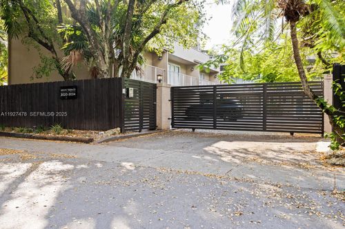 3028-3028 Center St, Coconut Grove, FL, 33133-8601 | Card Image