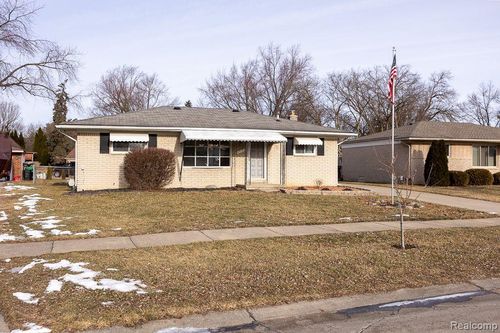40137 Walter Dr, Sterling Heights, MI, 48310-1952 | Card Image