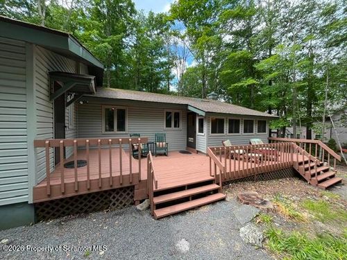 10 Tamarak Dr, Gouldsboro, PA, 18424-9081 | Card Image