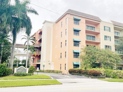 205 - 1610 Presidential Way, Condo with 3 bedrooms, 2 bathrooms and null parking in West Palm Beach FL | Image 1