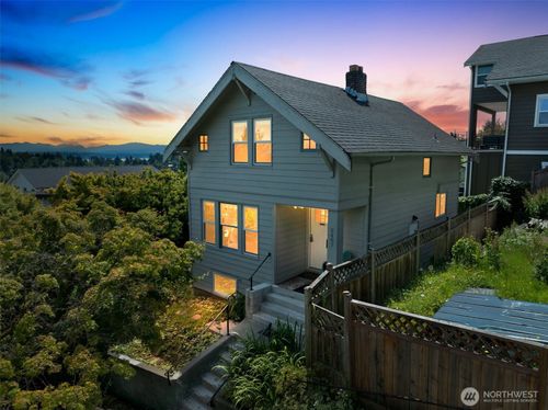 2407 E Ward St, Seattle, WA, 98112-3601 | Card Image