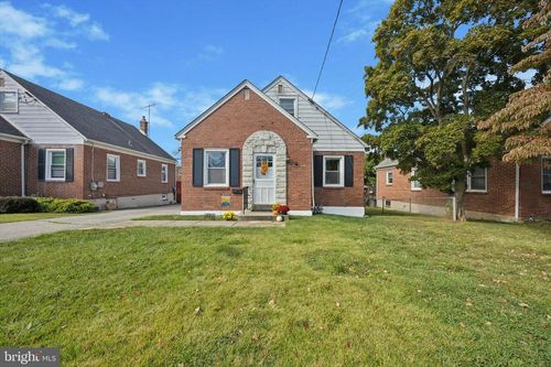 620 W Gardner Ave, GLENOLDEN, PA, 19036-1718 | Card Image