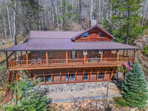 665 Laurels Rd, Johnson City, TN, 37601-8206 | Card Image