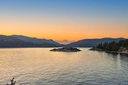 6275 Taylor Dr, West Vancouver, BC, V7W1Y8 | Card Image