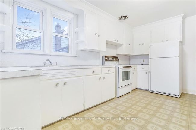 22 Ghent St, House other with 5 bedrooms, 2 bathrooms and 4 parking in Saint Catharines ON | Image 17