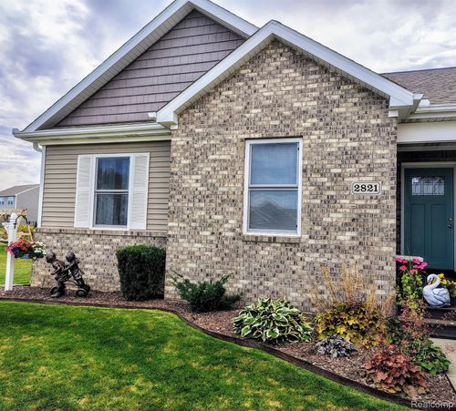 2821 Berkshire St, Lapeer, MI, 48446-4419 | Card Image