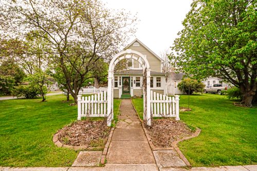 225 Jefferson Ave, Chesterton, IN, 46304-3261 | Card Image