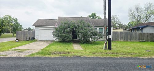 1801 Pleasant Green Dr, Victoria, TX, 77905-1316 | Card Image