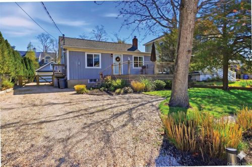46 Beach Rd, Laurel, NY, 11948-2002 | Card Image