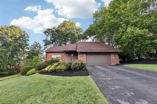 293 Lancewood Pl, Greensburg, PA, 15601-5943 | Card Image