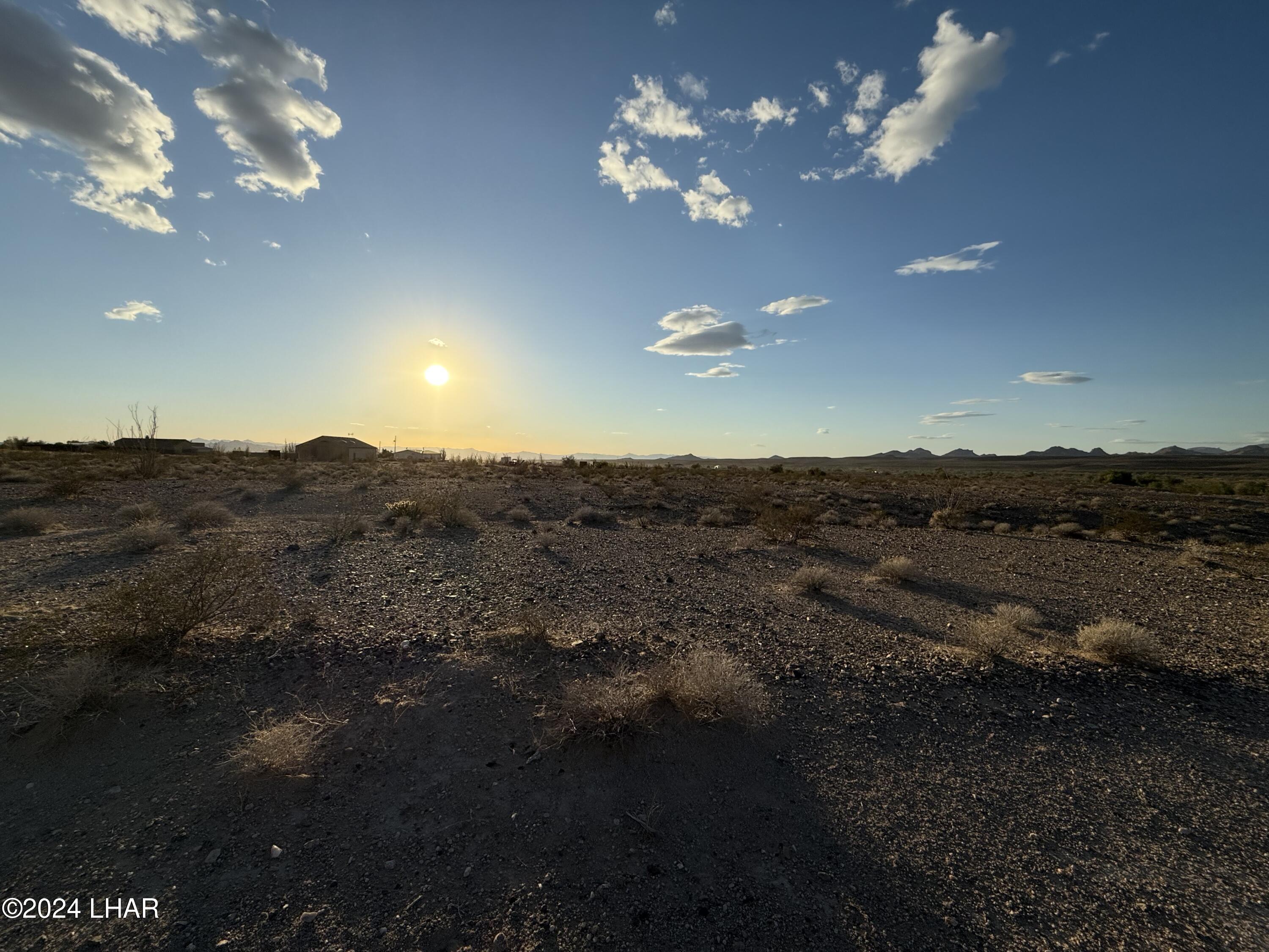 Land in Yucca