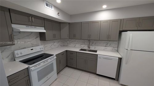 410-901 Hillcrest Dr, Hollywood, FL, 33021-7859 | Card Image