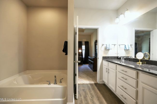 Bathroom | Image 23