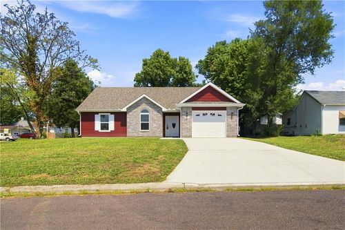 1207 E 11th St, Sedalia, MO, 65301-6242 | Card Image