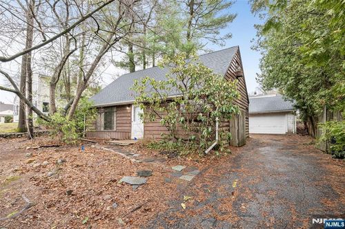 31 Cedar St, Midland Park, NJ, 07432-1133 | Card Image