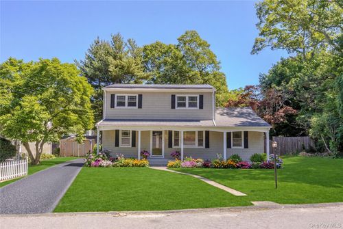 9 Phoenix Rd, Rocky Point, NY, 11778-9694 | Card Image