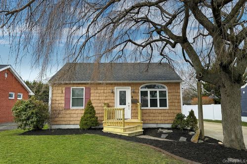 296 Bay Ave, Patchogue, NY, 11772-4019 | Card Image