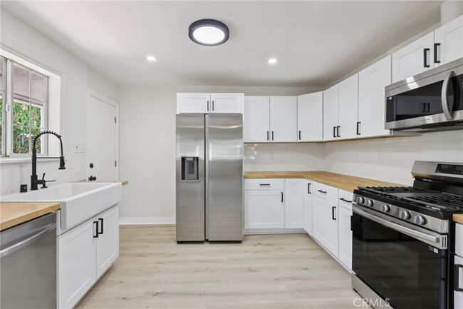 2422 E 116 Th Pl, House other with 3 bedrooms, 1 bathrooms and 2 parking in Los Angeles CA | Image 4