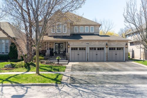 4266 Clubview Drive, Burlington, ON, L7M4X2 | Card Image
