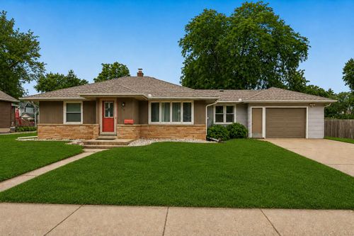 136 S Maple St, Oconomowoc, WI, 53066-3551 | Card Image
