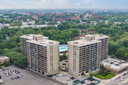 4-l-150-38 Union Tpke, Flushing, NY, 11367-3902 | Card Image