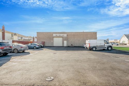 b-1272 Montauk Hwy, Copiague, NY, 11726-4908 | Card Image