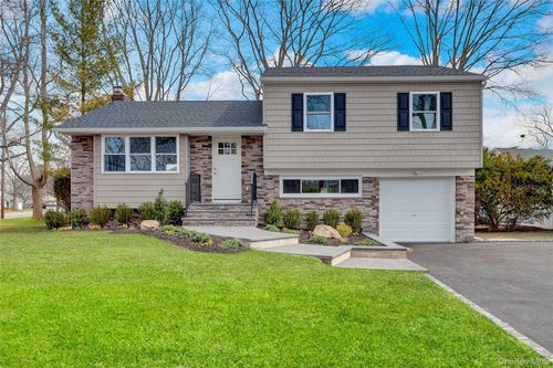 10 Poet Ln, Greenlawn, NY, 11740-2705 | Card Image