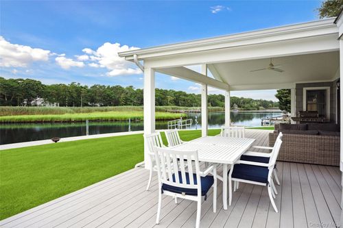 19 Bishop Ave, Westhampton, NY, 11977-1613 | Card Image