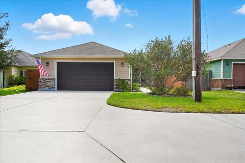 623 W Deberry Ave, Aransas Pass, TX, 78336-2220 | Card Image