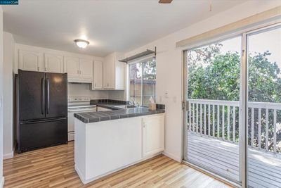 81 - Warwick Dr, Townhouse with 2 bedrooms, 1 bathrooms and 2 parking in Benicia CA | Image 2