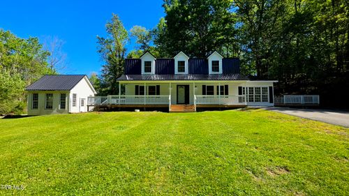 5558 Paramont Rd, Wise, VA, 24293-7327 | Card Image