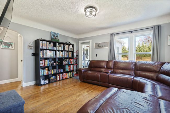 246 Lagoon Beach Dr, House other with 3 bedrooms, 2 bathrooms and null parking in Bay City MI | Image 9