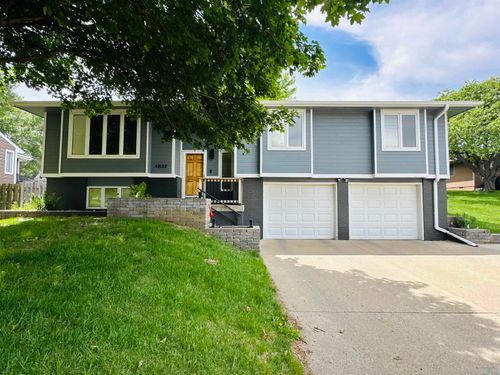 4832 Singing Hills Blvd, Sioux City, IA, 51106-9780 | Card Image